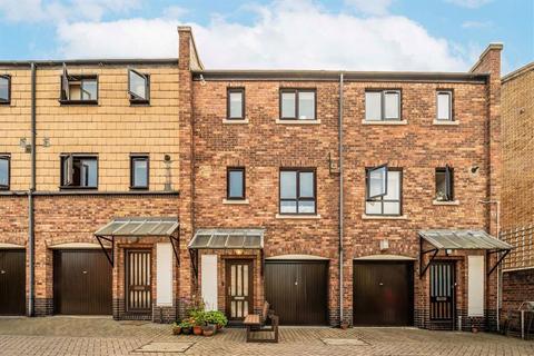 3 bedroom semi-detached house to rent, Prospect Place, London E1W