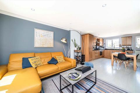 3 bedroom semi-detached house to rent, Prospect Place, London E1W