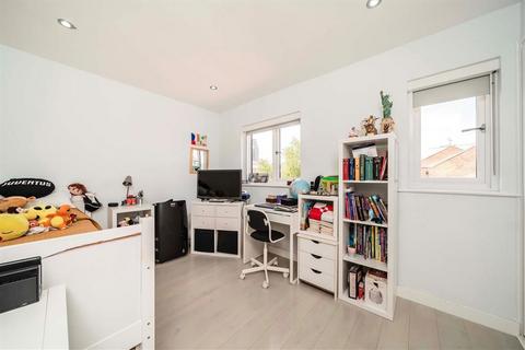 3 bedroom semi-detached house to rent, Prospect Place, London E1W