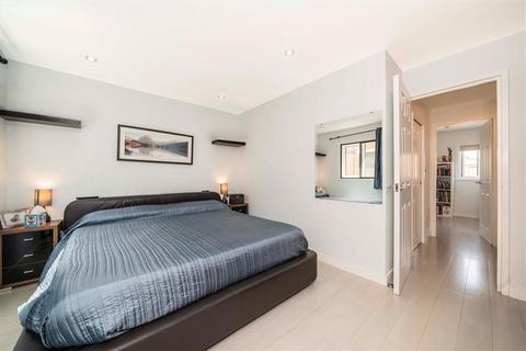 3 bedroom semi-detached house to rent, Prospect Place, London E1W