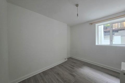1 bedroom flat to rent, Queen Street, Torquay, TQ1