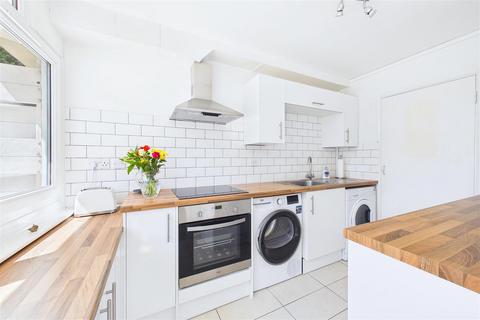 2 bedroom flat for sale, Convenient location close to Clevedon Town Centre