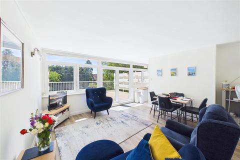 2 bedroom flat for sale, Convenient location close to Clevedon Town Centre