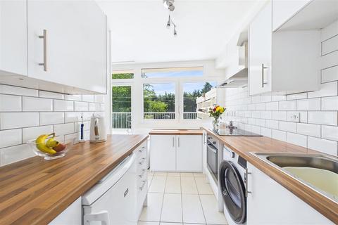 2 bedroom flat for sale, Convenient location close to Clevedon Town Centre