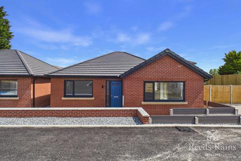 Bungalow - Common Edge Road, Lancashire FY4