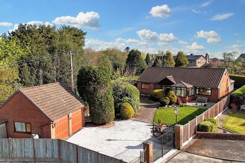 Detached bungalow - Common Lane, Rough Close, ST3