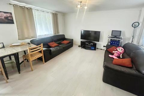 4 bedroom end of terrace house to rent, Emerald Close, London E16