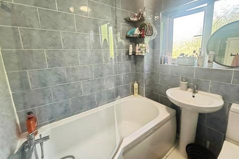 4 bedroom end of terrace house to rent, Emerald Close, London E16