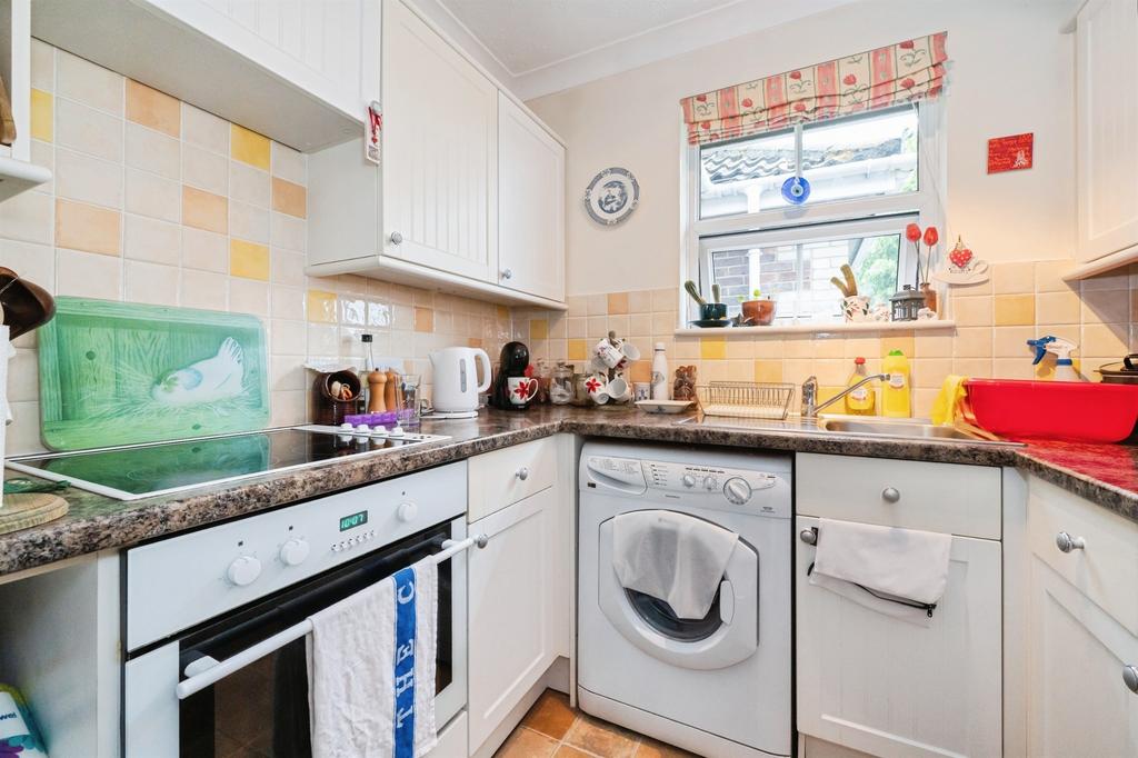 Apartment in Southampton, Regents Park - View 5