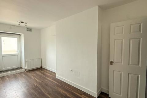 1 bedroom apartment to rent, East Street, Torquay, TQ2 5SD