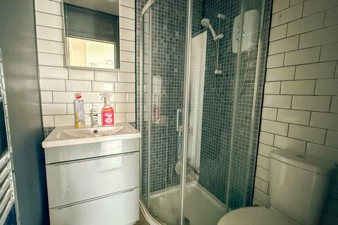 1 bedroom apartment to rent, East Street, Torquay, TQ2 5SD