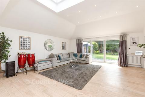 3 bedroom detached bungalow for sale, Woodroyd Gardens, Horley, Surrey