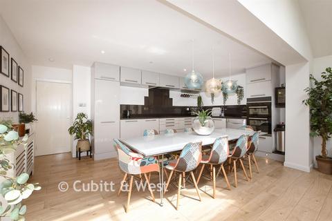 3 bedroom detached bungalow for sale, Woodroyd Gardens, Horley, Surrey
