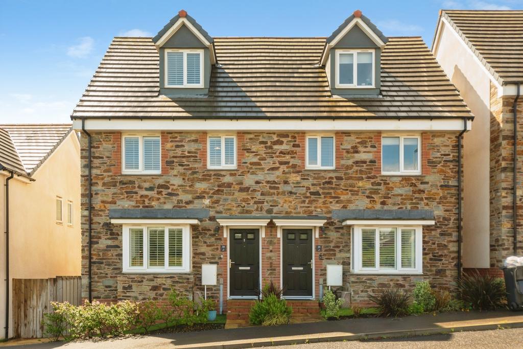 3 bedroom semi-detached house for sale