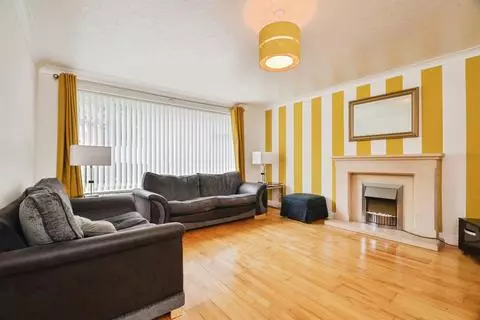 4 bedroom detached house for sale – pohled 3