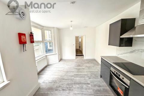 4 bedroom terraced house to rent, Browning Road, Manor Park, E12 6RB