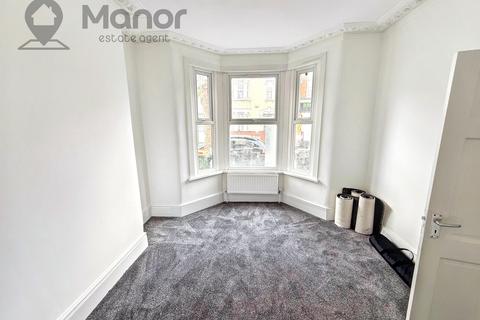 4 bedroom terraced house to rent, Browning Road, Manor Park, E12 6RB