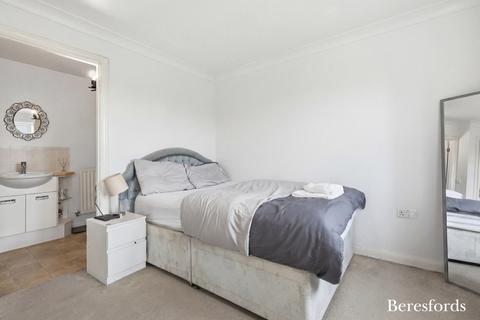 4 bedroom terraced house for sale, Paignton Close, Romford, RM3
