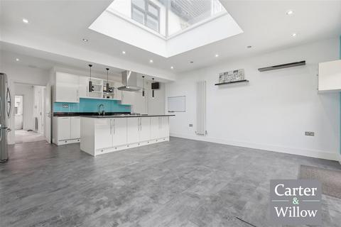 4 bedroom terraced house to rent, Netherfield Gardens, Barking, Essex
