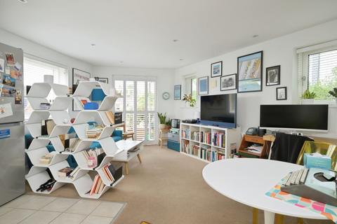 2 bedroom flat for sale, Station Road, Great Shelford, Cambridge, Cambridgeshire, CB22