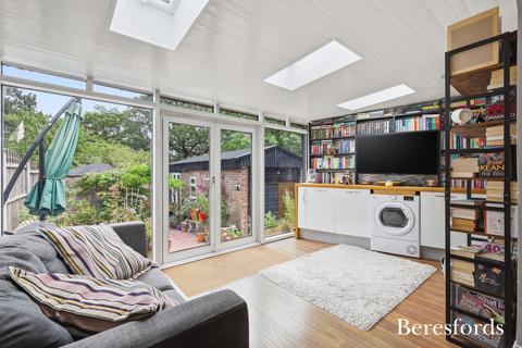 3 bedroom semi-detached house for sale, Helmsdale Close, Rise Park, RM1