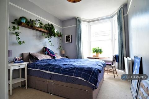 2 bedroom flat to rent, Kemerton Road, London, SE5
