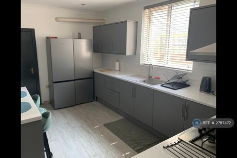 1 bedroom in a house share to rent, Sheffield Road, Barnsley, S70