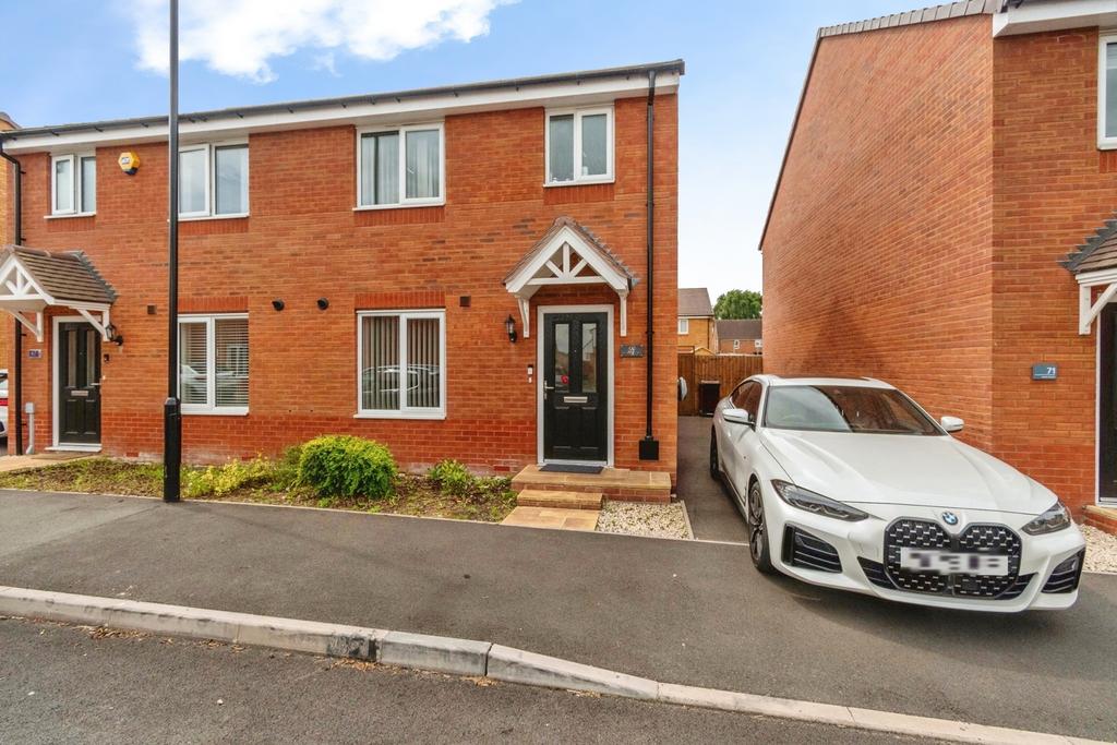 3 bedroom semi-detached house for sale