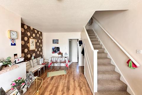 2 bedroom terraced house to rent, High Street, Hayes UB3