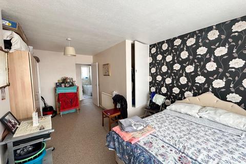 2 bedroom terraced house to rent, High Street, Hayes UB3