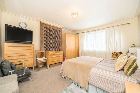 2 bedroom flat for sale, Chambers Lane, London NW10