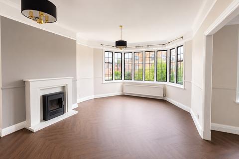 3 bedroom flat to rent, Balliol House, Putney SW15