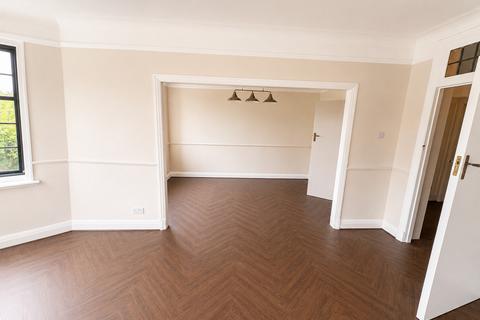 3 bedroom flat to rent, Balliol House, Putney SW15