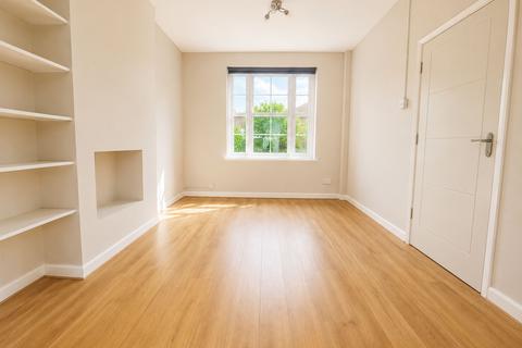 3 bedroom terraced house to rent, Bentworth Road, London, W12