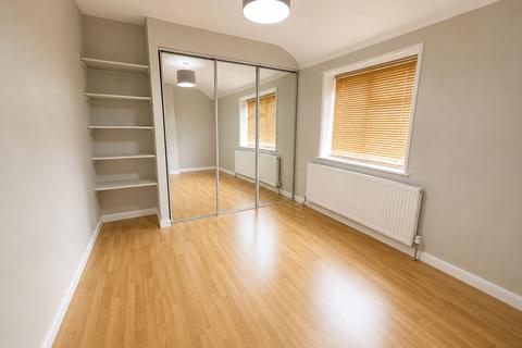 3 bedroom terraced house to rent, Bentworth Road, London, W12
