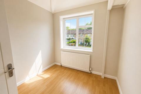 3 bedroom terraced house to rent, Bentworth Road, London, W12