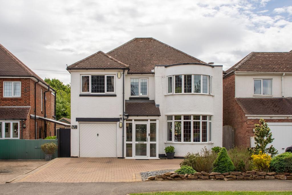 4 bedroom detached house for sale in Banbury on OnTheMarket