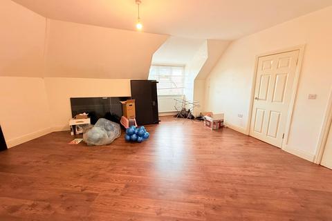 3 bedroom flat to rent, Wood Lane, Dagenham RM8