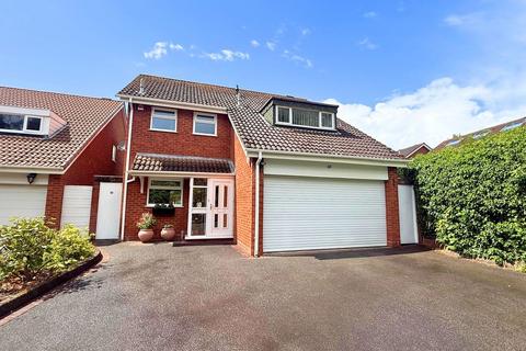 4 bedroom detached house for sale, Cricket Close, Walsall