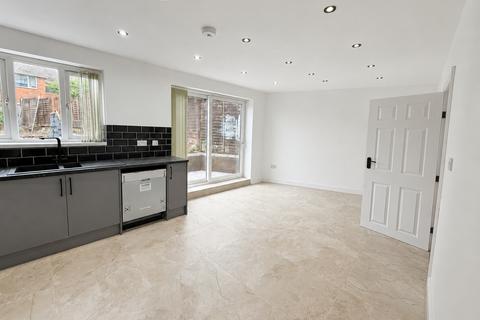 3 bedroom end of terrace house to rent, 3/4 Bed End Terraced, Birmingham Road, Bromsgrove, B61 0EZ
