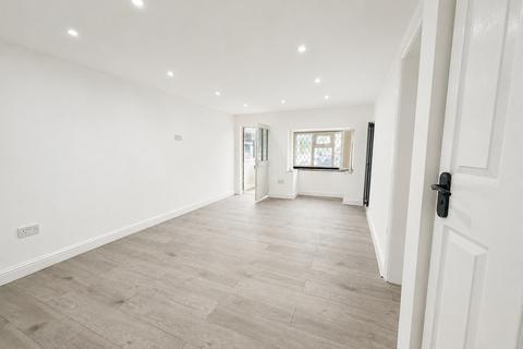 3 bedroom end of terrace house to rent, 3/4 Bed End Terraced, Birmingham Road, Bromsgrove, B61 0EZ