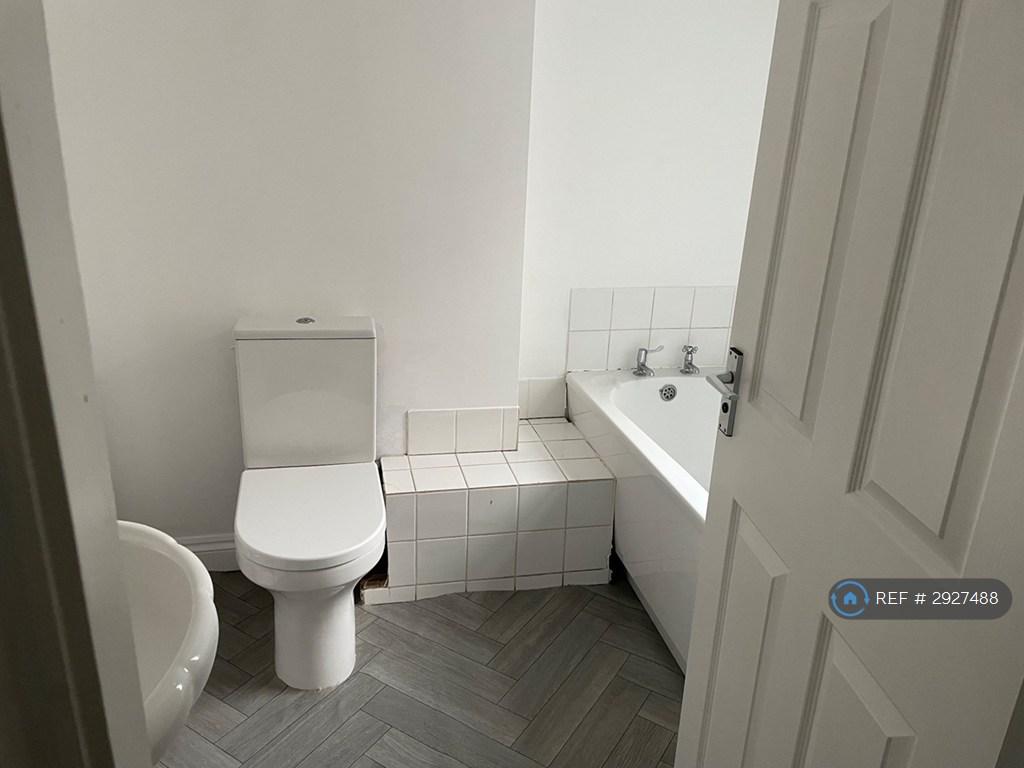 Bath St, Leicester, LE4 - More