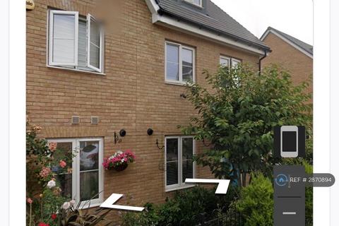 3 bedroom semi-detached house to rent, Conference Road, Aylesbury, HP18
