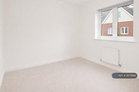 3 bedroom semi-detached house to rent, Conference Road, Aylesbury, HP18