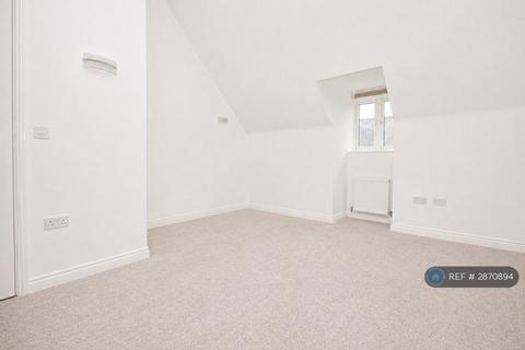 3 bedroom semi-detached house to rent, Conference Road, Aylesbury, HP18