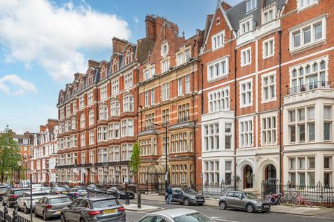 Studio to rent, Palace Court, Notting Hill, London, W2