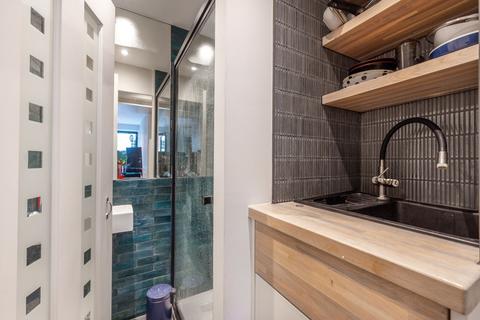 Studio to rent, Palace Court, Notting Hill, London, W2