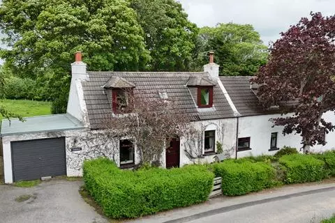 4 bedroom cottage for sale
