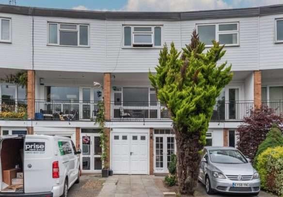 Detached house exterior, garage