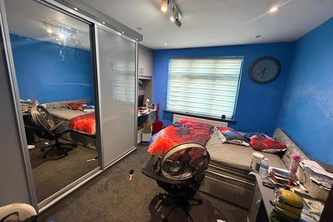 4 bedroom semi-detached house to rent, Haslemere Avenue, HOUNSLOW, Middlesex, TW5